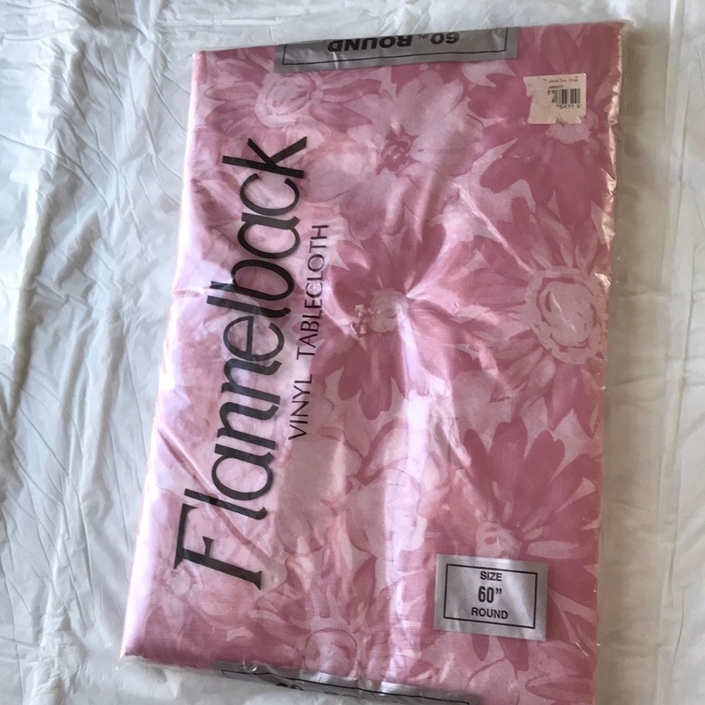 Flannel back vinyl tablecloth Sz 60” round